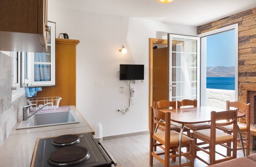 Kamari Apartment | 80 m² Apartment ∙ 2 bedrooms ∙ 5 guests