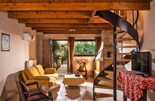 Palaiokastro Villa | 80 m² Villa ∙ 1 bedroom ∙ 4 guests