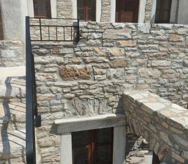 Aperathos House | 85 m² House ∙ 2 bedrooms ∙ 5 guests