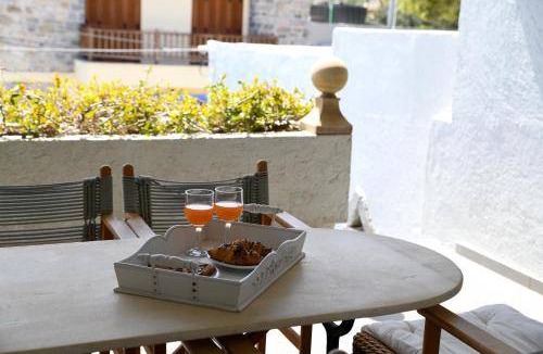 Plaka Apartment | 93 m² Apartment ∙ 2 bedrooms ∙ 5 guests