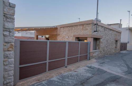 Mires House | 95 m² House ∙ 2 bedrooms ∙ 4 guests