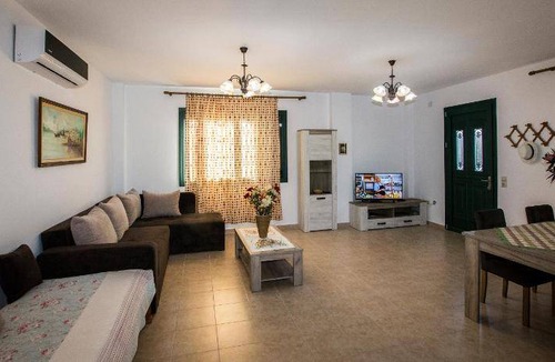 Mathes House | 95 m² House ∙ 2 bedrooms ∙ 6 guests