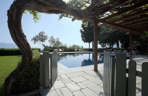 Molos-Agios Konstantinos Villa | A Beachfront Villa in a Retreat Location!
