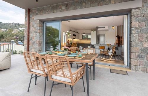 Kontos House | A fabulous brand new villa literally a splash away from the sea.