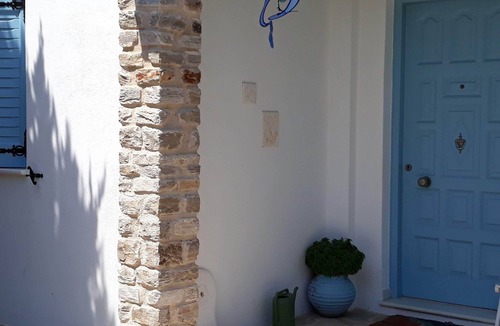 Plaka House | A GREEK ISLAND HOUSE.A PLACE TO RELAX.