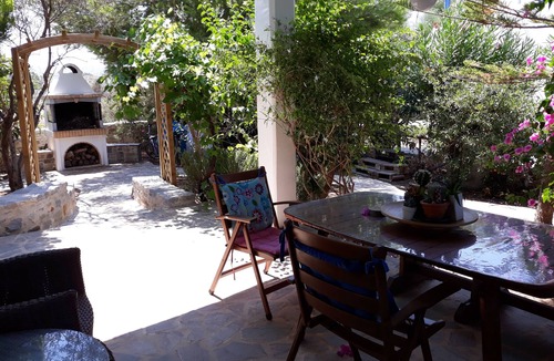 Plaka House | A GREEK ISLAND HOUSE.A PLACE TO RELAX.