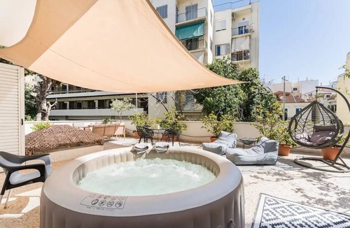 Makrigianni Apartment | A green Oasis inAthens w/JacuzziSpa-VaccinatedHost