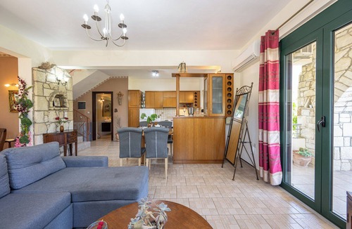 Exopoli Villa | A modern, isolated villa with private pool and view of Georgioupolis bay