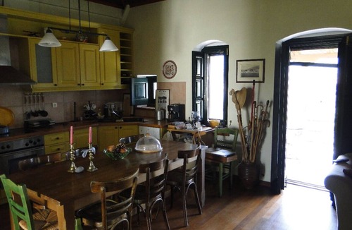 Astros House | A traditional house for all seasons. Enjoy the sun, sea but also the mountains!