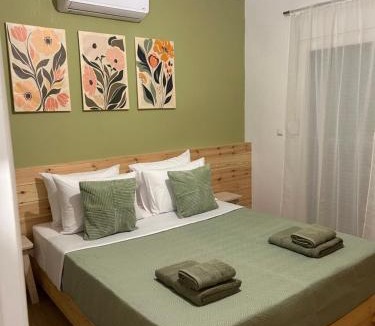 Kinyra House | Abigails Pool House