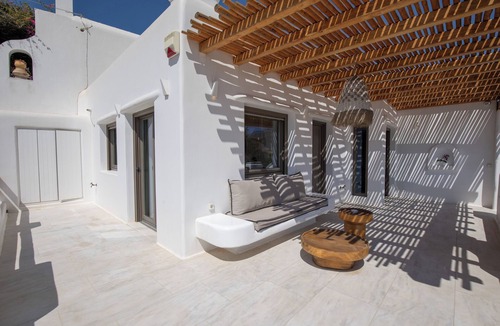 Ano Mera House | Acres Gem House