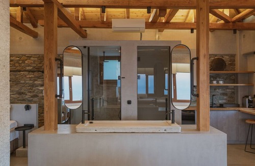 Mouresi House | Adama Guesthouse