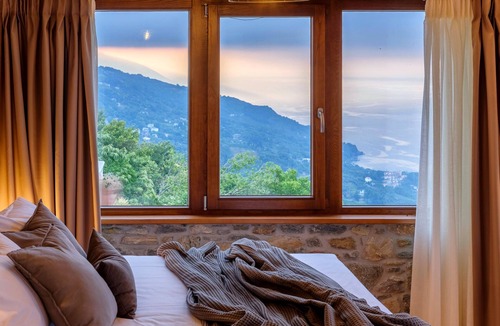 Mouresi House | Adama Guesthouse