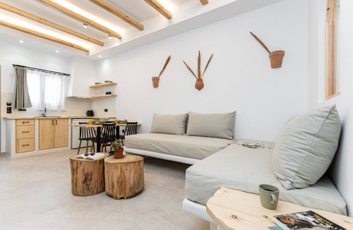Naxos Town House | Adama's Suites