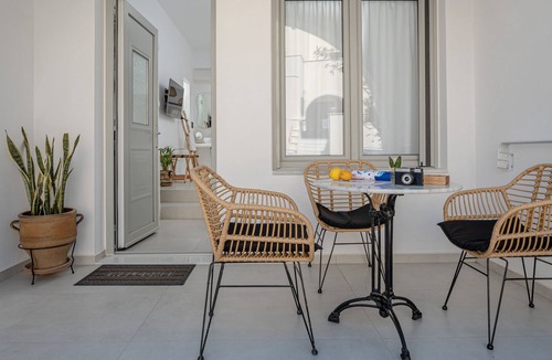 Naxos Town Apartment | Adamas Studios Emerald Room