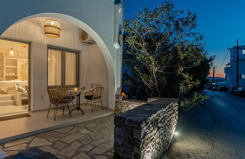 Naxos Town Apartment | Adamas Studios Emerald Room