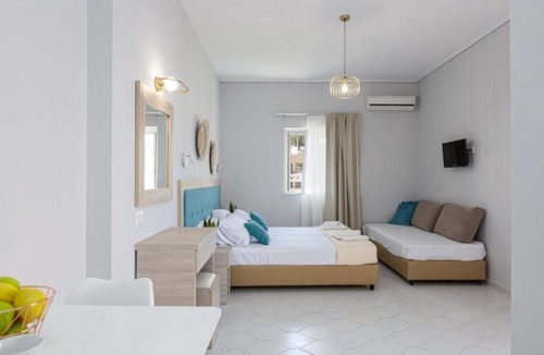 Adelianos Kampos Hotel | Adele Riva : Deluxe Double Room with Partial Sea View