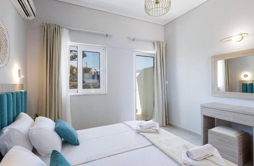 Adelianos Kampos Hotel | Adele Riva : Queen Room with Sea View