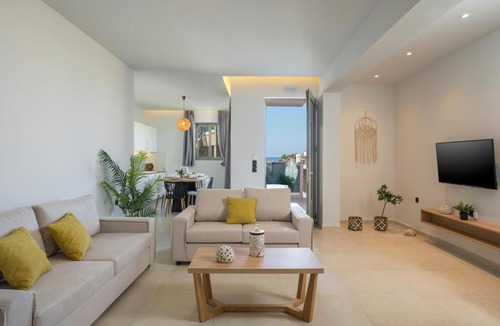Maleme Apartment | Aegean Breeze Luxury Apartments next to the sea
