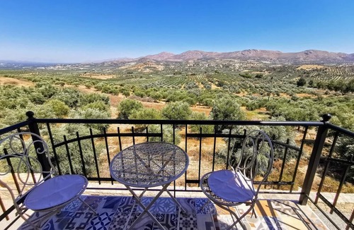 Kamilari Apartment | Aelia Villa & Apartments with enchanting views of the Messara plain