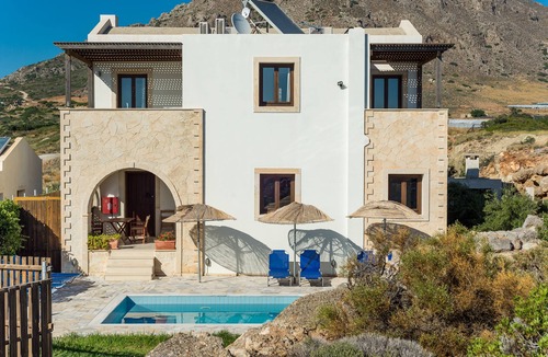 Makry Gialos Villa | Aeolus villa with private pool, stunning sea views, beach in 5min, Wifi