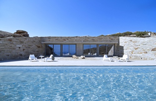 Ios Villa | Aetos soaring over the Aegean Sea