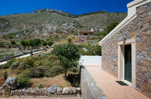 Krouson Villa | Aetovigla Guesthouses 2
