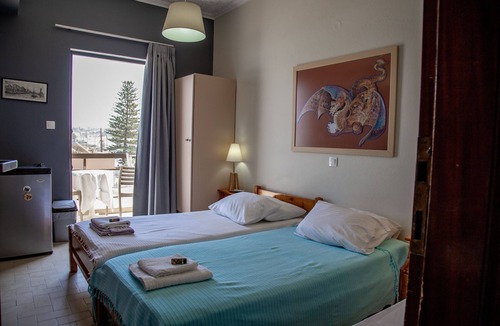 Agia Marina Hotel | Affordable double room w/sea view on Agia Marina beach