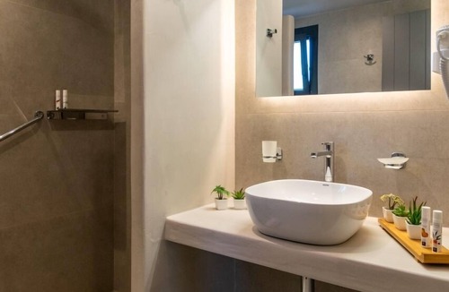 Adamas Bed & Breakfast | Afroessa Milos