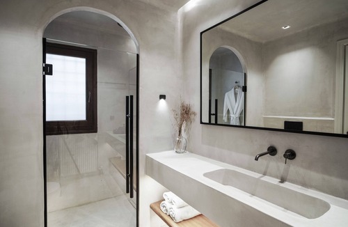 Papa Nero House | Agapitos Villas & Guesthouses