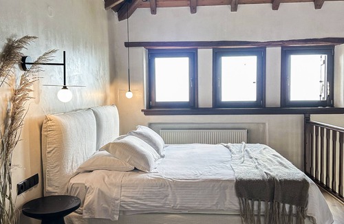 Papa Nero House | Agapitos Villas & Guesthouses