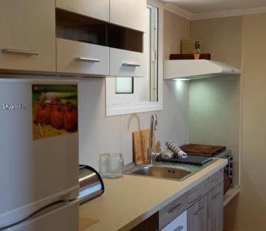 Chlomos Apartment | Agia Pelagia seaview apartments