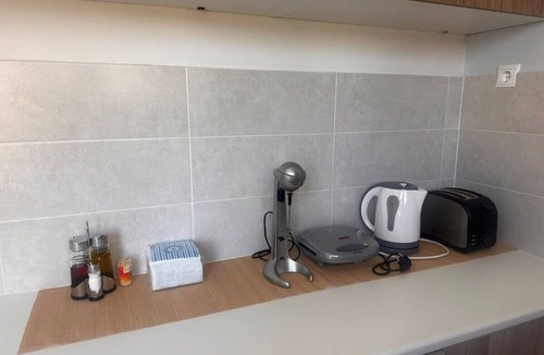 Agii Theodori Apartment | Agioi Theodoroi Beachview Chic Modern Apt