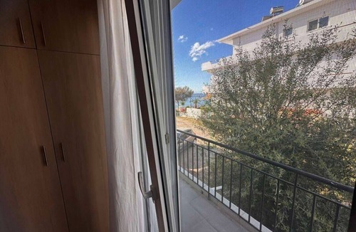 Agii Theodori Apartment | Agioi Theodoroi Beachview Chic Modern Apt
