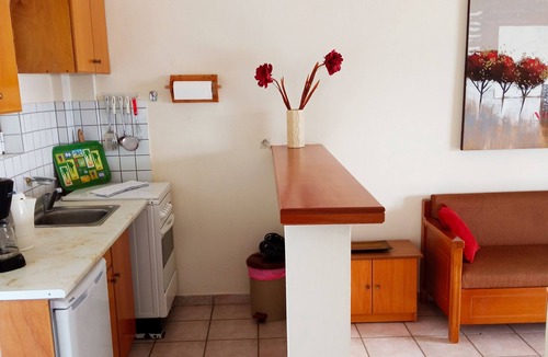 Agios Georgios Pagon Apartment | Agios Georgios - 2 Beds - Sleeps 5 - Free Parking