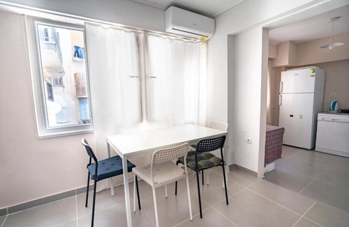Athens Apartment | Agios Nikolaos train station 2 bedrooms 4 pers