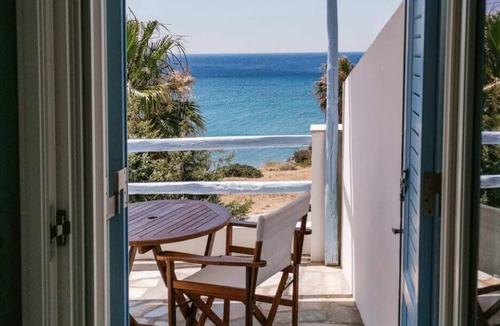 Megas Gialos Bed & Breakfast | Agnadi Syros Beachfront Studios & Rooms