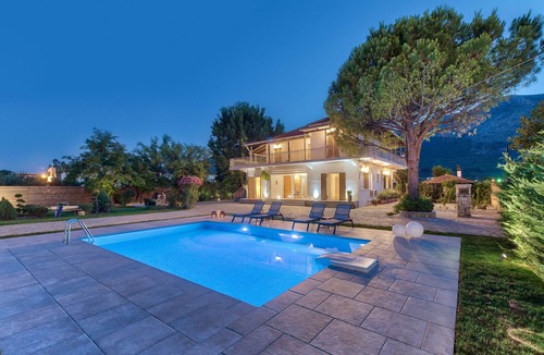 Pigadhakia Villa | Agricola Villa- Private villa with pool, 3 bedrooms with en-suite facilities.