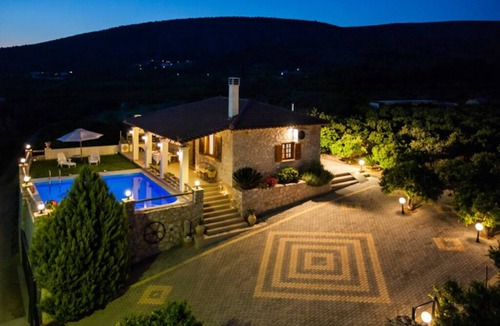 Drepano House | Aigli Private Villa for 4 persons | Pool & Outdoor Jacuzzi 5 mins from Nafplio