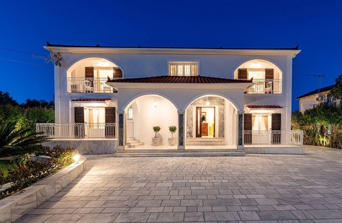 Ayios Kirikos Villa | Aigli Villa
