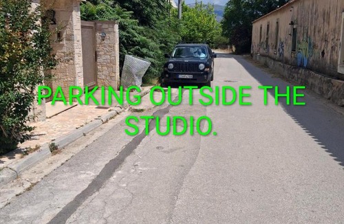 Paiania Apartment | AIRPORT 2 STOPS BY METRO FROM STUDIO & NEAR METRO station "PEANIA-KANTZΑ"