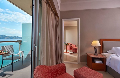Agii Anargiri Hotel | AKS Hinitsa Bay