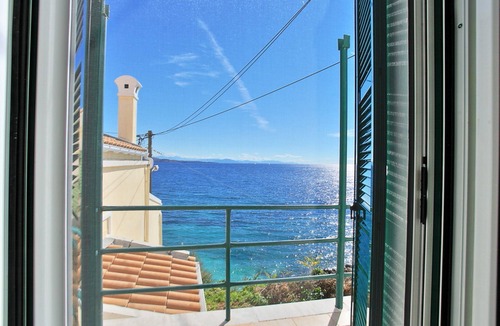 Katavolos Apartment | Alexandra Studio, sleeps 2, just a breath away from Kaminaki beach