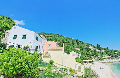 Katavolos Apartment | Alexandra Studio, sleeps 2, just a breath away from Kaminaki beach
