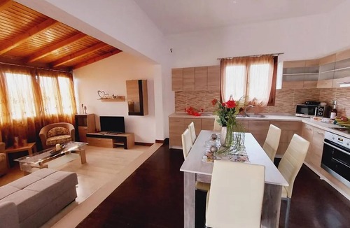 Ipsos Apartment | Alexandros 1 by Frangki