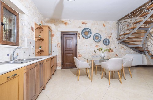 Akrotiri Villa | Aliki Villa - Country house with private swimming pool and view