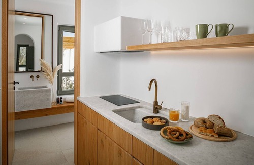 Naxos Town Apartment | Alio Suite with private swimming pool