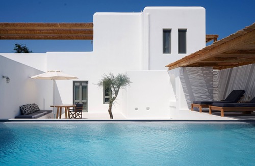 Naxos Town Apartment | Alio Suite with private swimming pool