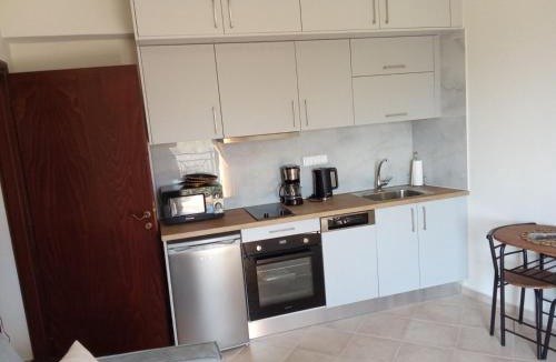 Kokinos Pirgos Apartment | Alkioni Suites, beachfront, with mountain view