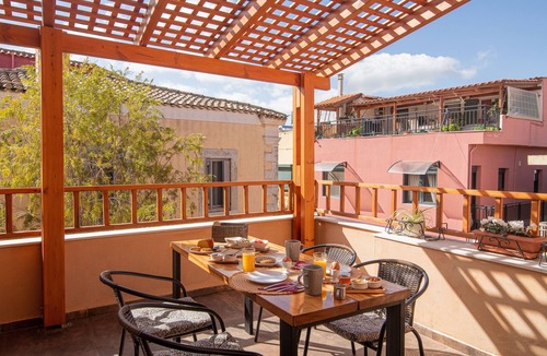 Archanes Apartment | ALLAGI-Deluxe Suite with City View